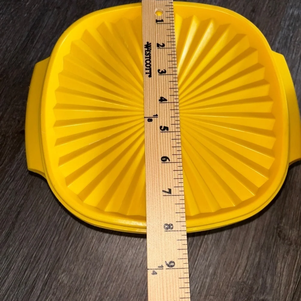 6 piece Tupperware set in great condition